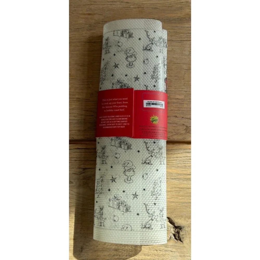 Williams Sonoma The Grinch Nonstick Silicone Baking Mat 16.5 x 11.5 NEW